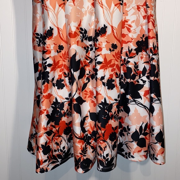 Scuba fit and flare peek a boo shoulder dress plus size floral print - Picture 8 of 9